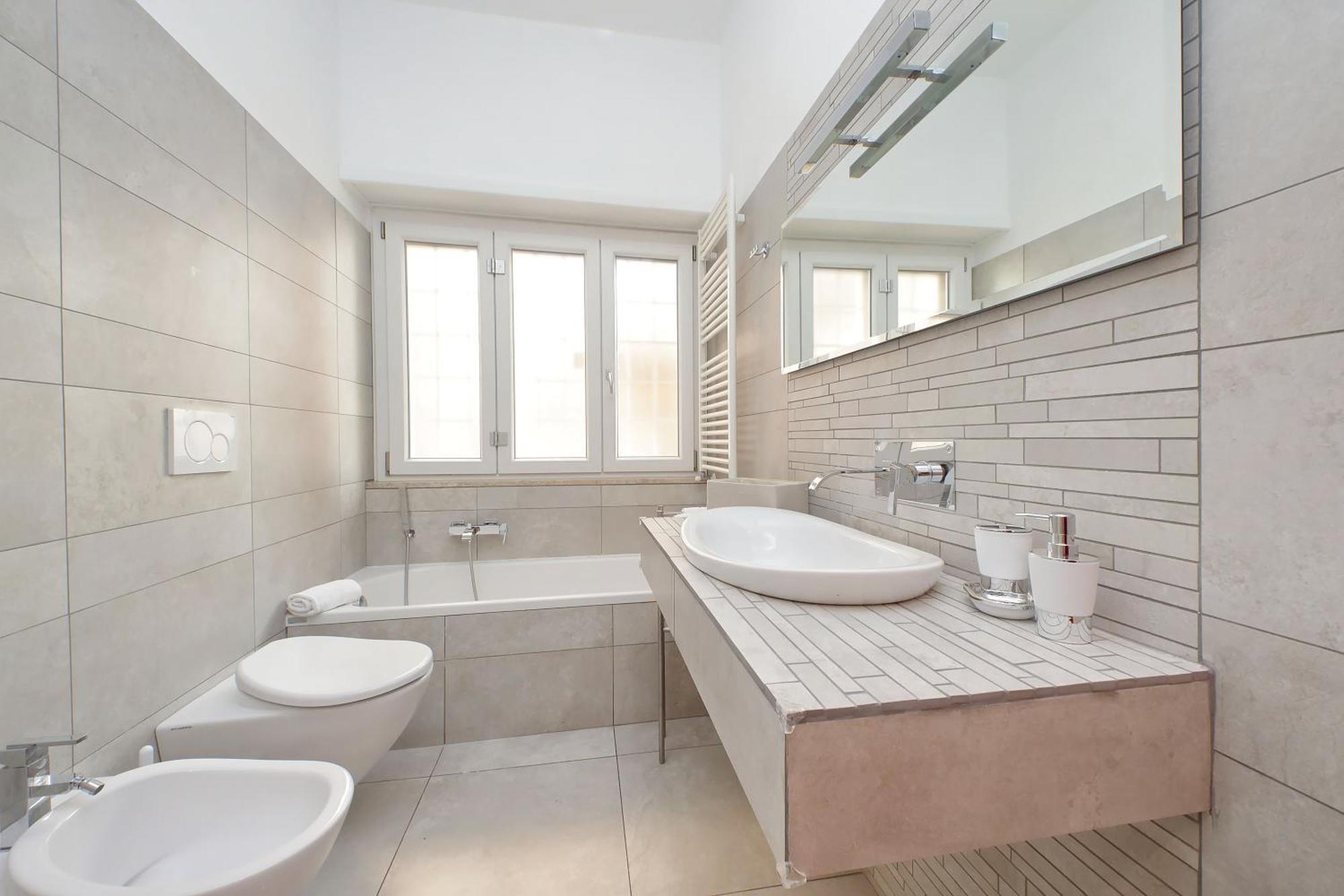 New With Terrace - 150m Metro A *