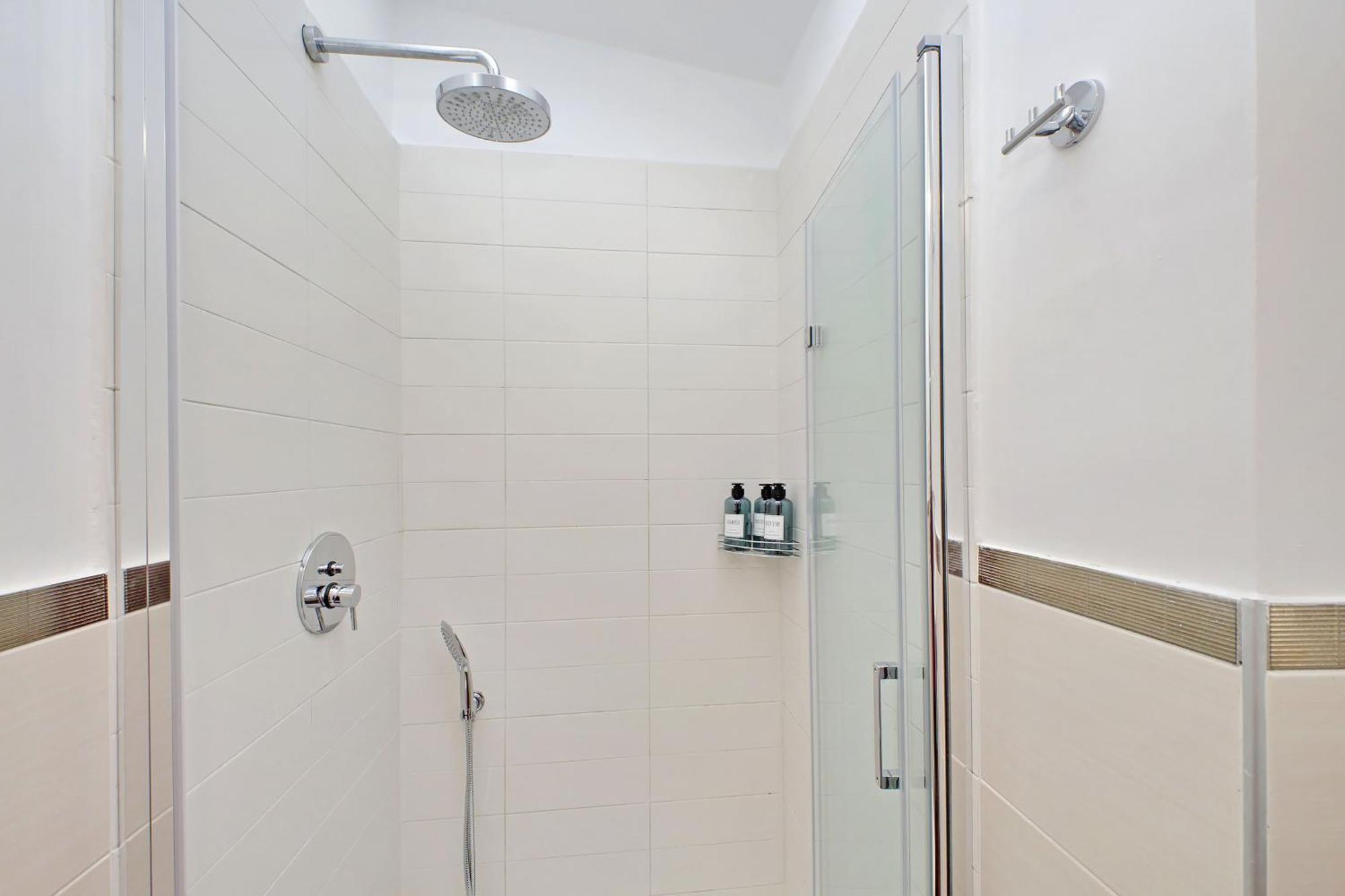 New With Terrace - 150m Metro A Apartamento